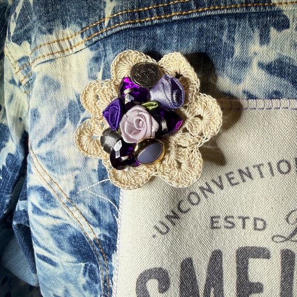 Friends Custom Denim Jacket - Picture 6 of 9